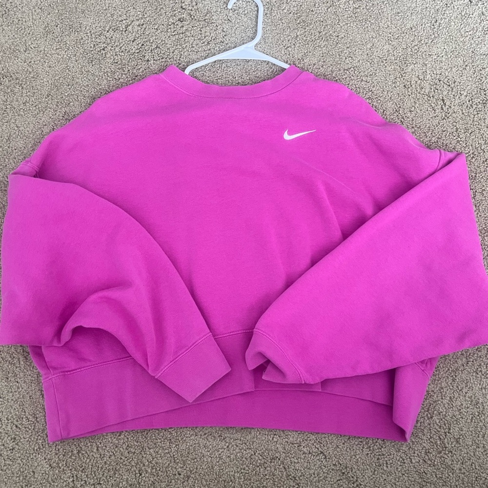 Oversized cropped crewneck!
